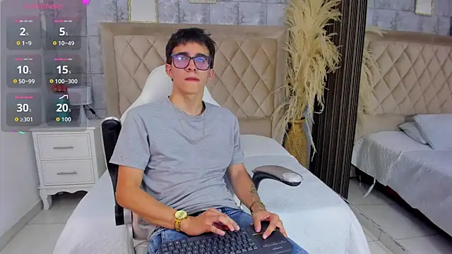 TylerCross  online show from April 2026 08:37:02 PM