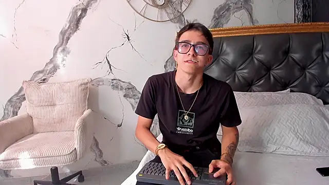 TylerCross  online show from March 2026 08:22:01 PM