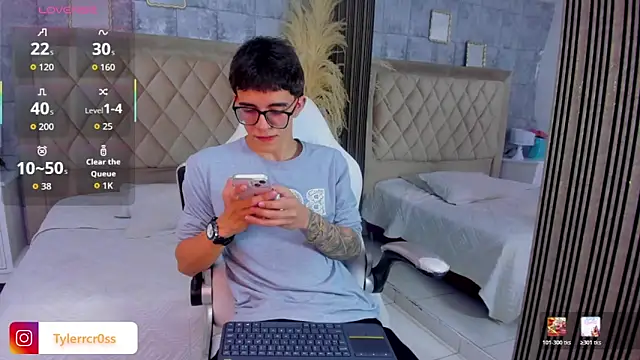 TylerCross  online show from April 2026 08:26:02 PM