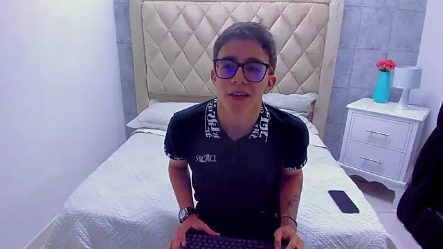 TylerCross  online show from March 2026 08:24:02 PM