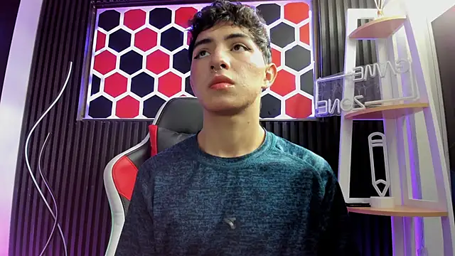 Cristopher Wild online show from March 2026 08:33:01 PM