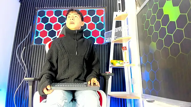 Cristopher Wild online show from April 2026 08:01:01 PM
