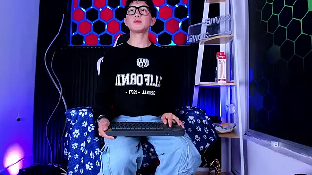 Cristopher Wild online show from April 2026 04:44:02 PM