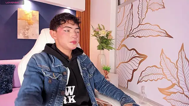 Cristopher Wild online show from March 2026 08:32:01 PM