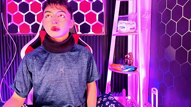 Snapshot of Cristopher_Wild chatting on May 2026 08:04:02 PM Cristopher Wild online show from May 2026 08:04:02 PM