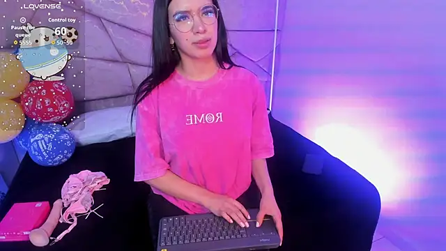 Amara Velle online show from June 2026 01:00:01 PM