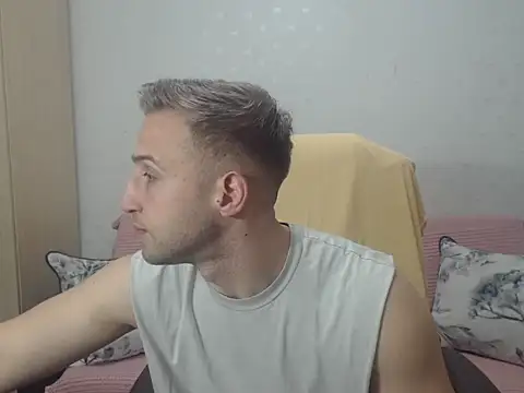 Snapshot of BlondEagleMuscle chatting on March 2026 09:07:02 PM BlondEagleMuscle online show from March 2026 09:07:02 PM