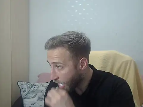 Snapshot of BlondEagleMuscle chatting on April 2026 09:10:01 PM BlondEagleMuscle online show from April 2026 09:10:01 PM