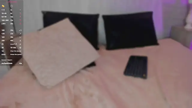 Lilyrousse  online show from April 2026 07:20:01 PM