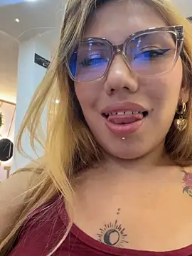 Lia Sterling online show from April 2026 01:01:02 AM