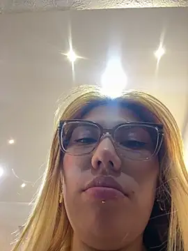 Lia Sterling online show from April 2026 02:01:01 AM