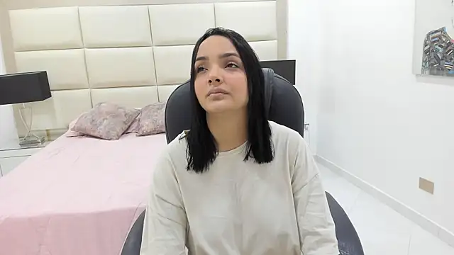 Chloelarsons online show from April 2026 01:19:01 AM