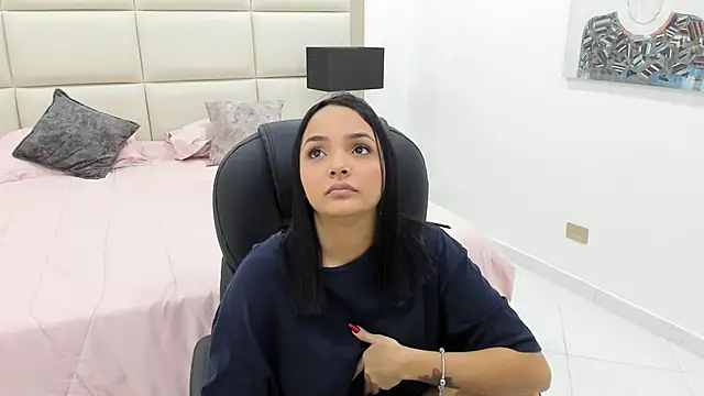 Chloelarsons online show from June 2026 12:27:01 AM