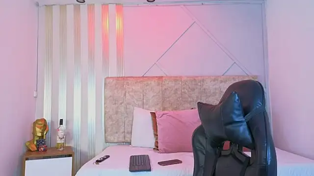 j belle  online show from April 2026 01:07:01 PM