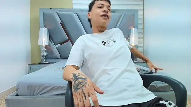 HENRY GREEN2 online show from April 2026 07:26:02 PM