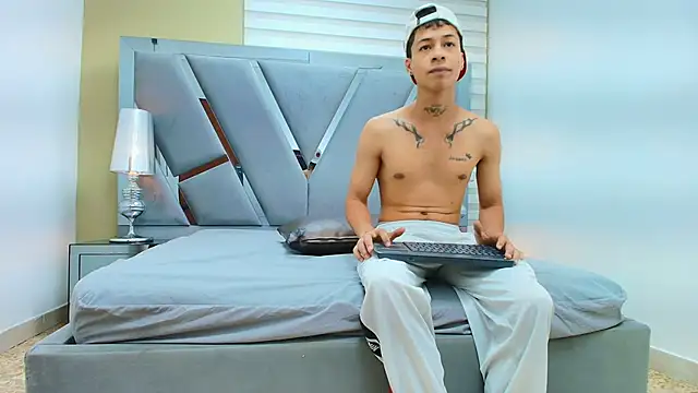 HENRY GREEN2 online show from April 2026 07:31:02 PM