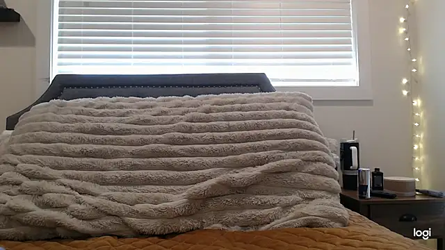 SecretsNextDoor online show from April 2026 05:25:01 PM