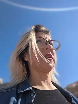 ManuelaX online show from February 2026 10:49:02 AM