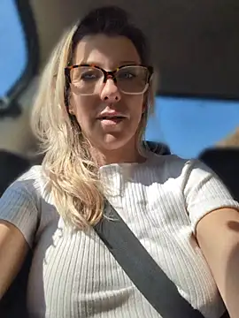 ManuelaX online show from February 2026 11:11:02 AM