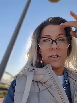 ManuelaX online show from March 2026 04:41:02 PM