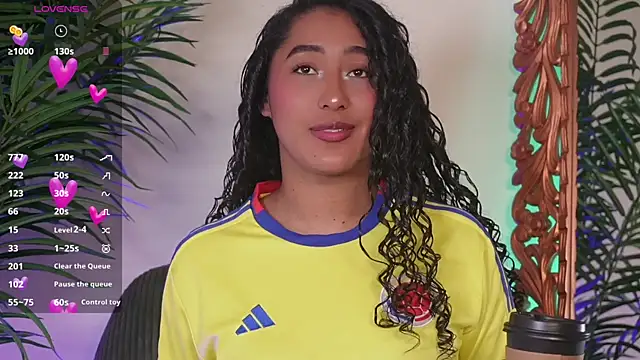 SoyJuliana 19 online show from June 2026 02:01:01 PM