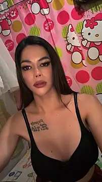 YannieLickcious online show from April 2026 07:31:01 PM