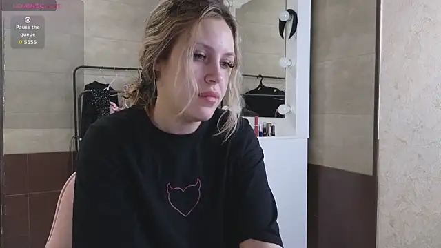  amymoore  online show from April 2026 01:45:01 AM