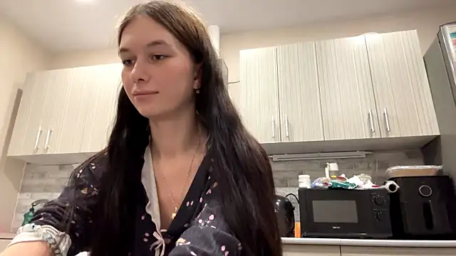 LaraDraggoo online show from April 2026 08:15:01 PM