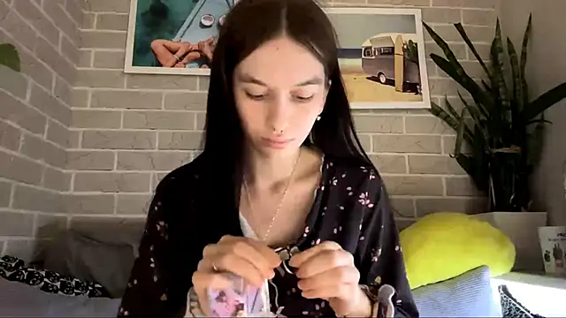 LaraDraggoo online show from March 2026 05:14:01 PM