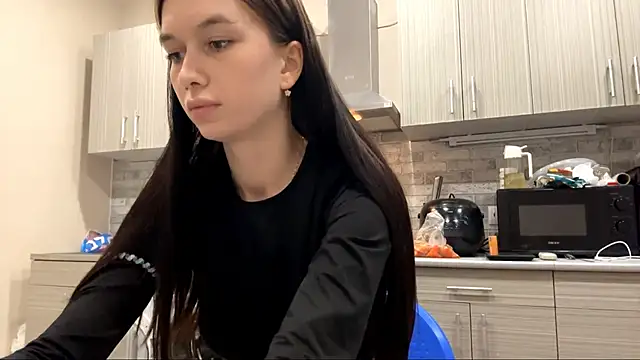 LaraDraggoo online show from March 2026 06:18:02 PM