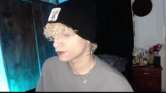 Lucke Ccollins online show from April 2026 12:24:01 AM