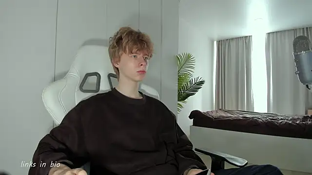 Wawesuc online show from March 2026 04:02:02 AM