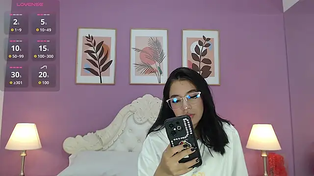 YayaQueen online show from May 2026 12:04:01 PM
