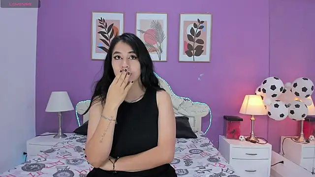 YayaQueen online show from July 2026 12:01:01 PM
