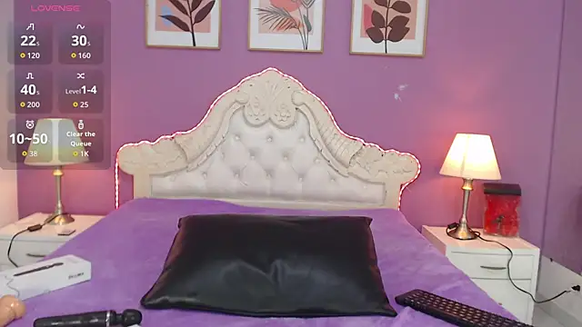 YayaQueen online show from June 2026 02:33:01 PM