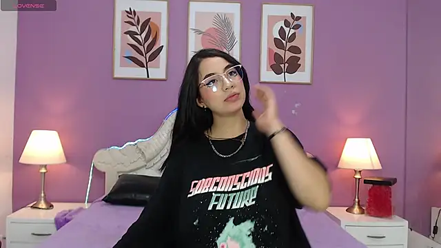 YayaQueen online show from June 2026 12:28:01 PM
