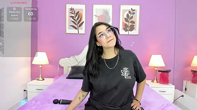 YayaQueen online show from June 2026 11:54:02 AM