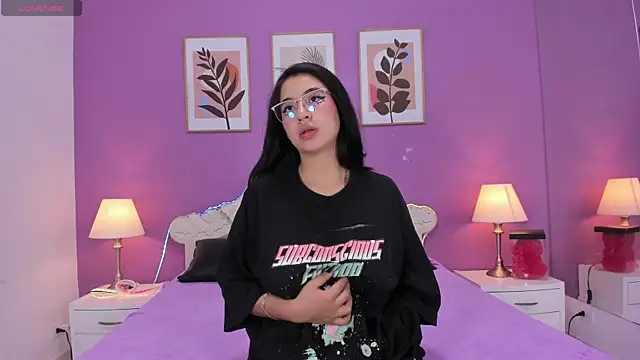 YayaQueen online show from June 2026 12:25:02 PM