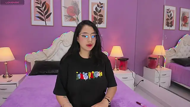 YayaQueen online show from June 2026 12:11:01 PM