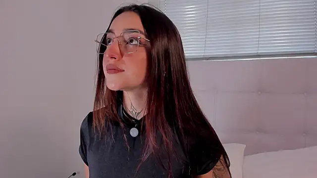 Snapshot of Emily_Rousess chatting on June 2026 09:54:02 PM Emily Rousess online show from June 2026 09:54:02 PM