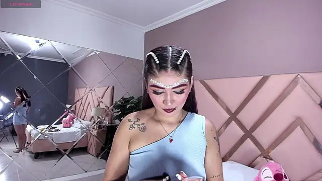 ZairaRogue online show from March 2026 12:06:01 PM