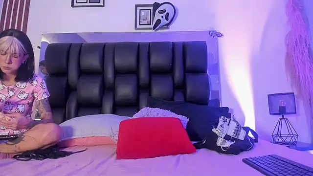 dalhia and hades online show from April 2026 12:34:01 PM