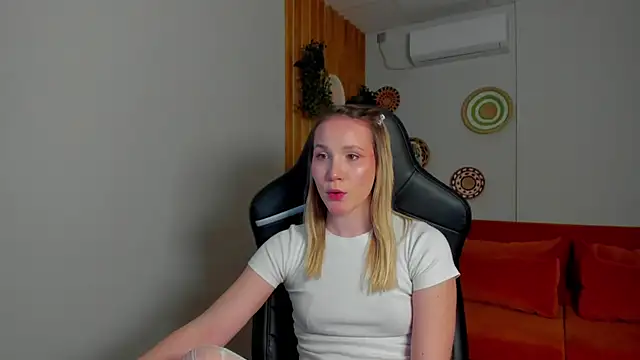 ElaraVoltage online show from March 2026 05:03:02 PM