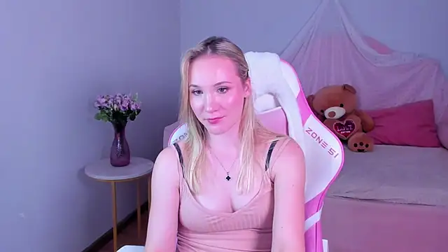Snapshot of ElaraVoltage chatting on June 2026 01:28:02 AM ElaraVoltage online show from June 2026 01:28:02 AM