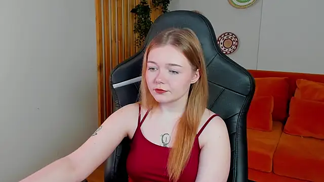Snapshot of ElinaVale chatting on May 2026 04:07:02 PM ElinaVale online show from May 2026 04:07:02 PM