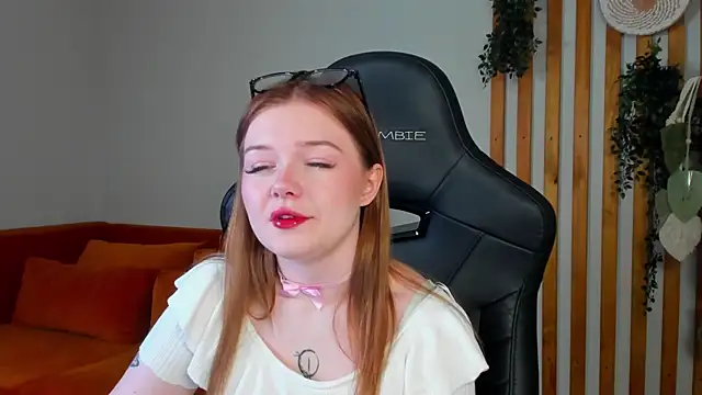 Snapshot of ElinaVale chatting on June 2026 05:40:01 AM ElinaVale online show from June 2026 05:40:01 AM