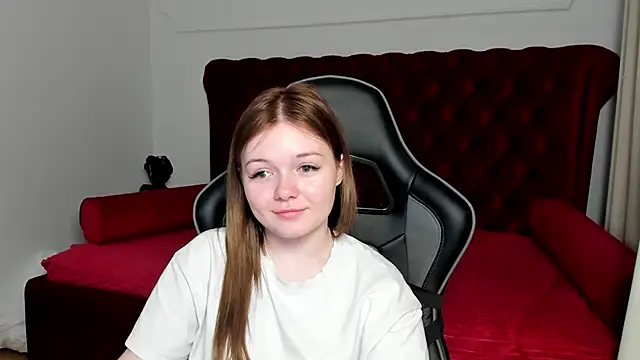 Snapshot of ElinaVale chatting on June 2026 12:32:02 AM ElinaVale online show from June 2026 12:32:02 AM