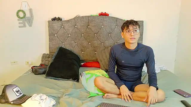 logan andrew online show from April 2026 09:18:02 PM