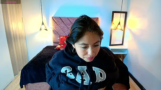 Amanda Fox   online show from April 2026 07:58:02 PM