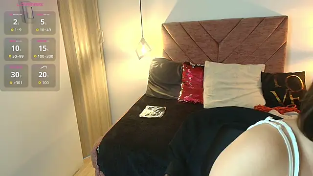 Amanda Fox   online show from April 2026 07:59:02 PM